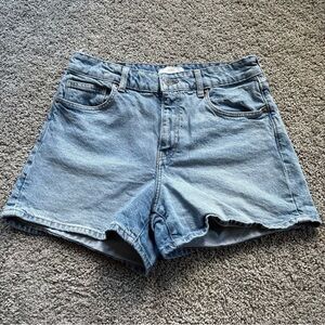 H&M Light Wash Jean Denim Shorts Size 6